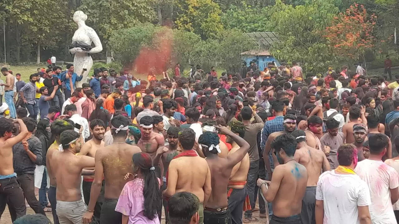 holi in bhu campus 2024