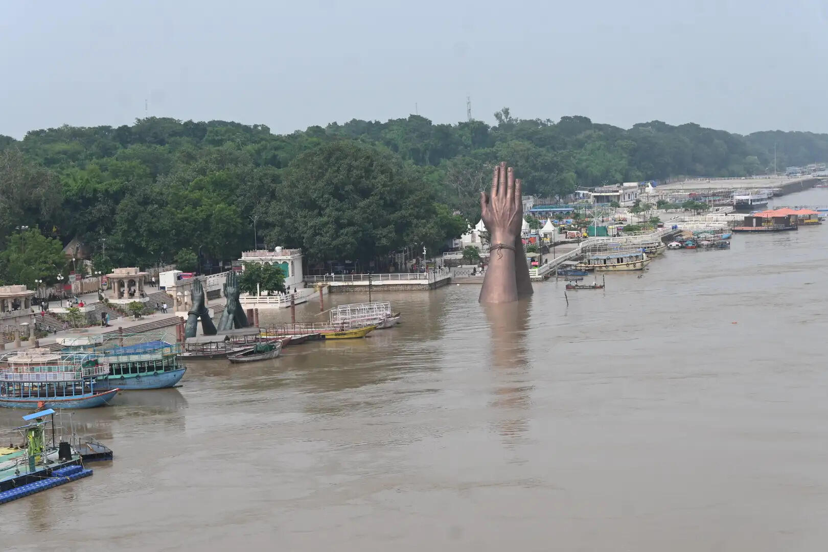 वाराणसी में घट रहा गंगा का जलस्तर