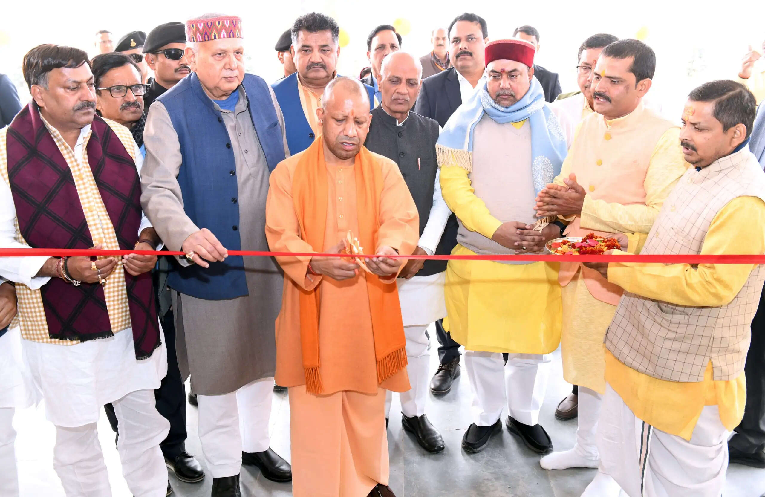 विकास के आयामों को बंद करती थीं पिछली सरकारें, डबल इंजन सरकार कर रही नव सृजन : सीएम योगी