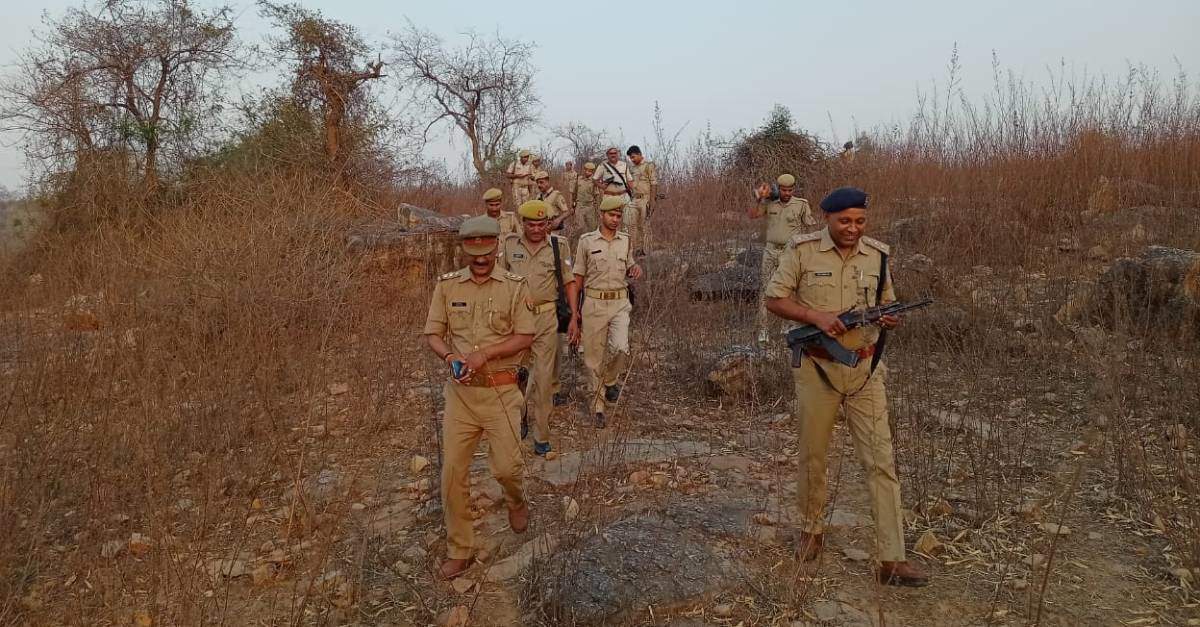 क्षेत्राधिकारी ऑपरेशन ने थाना मड़िहान के नक्सल प्रभावित क्षेत्रों में चलाया सघन कांबिंग अभियान