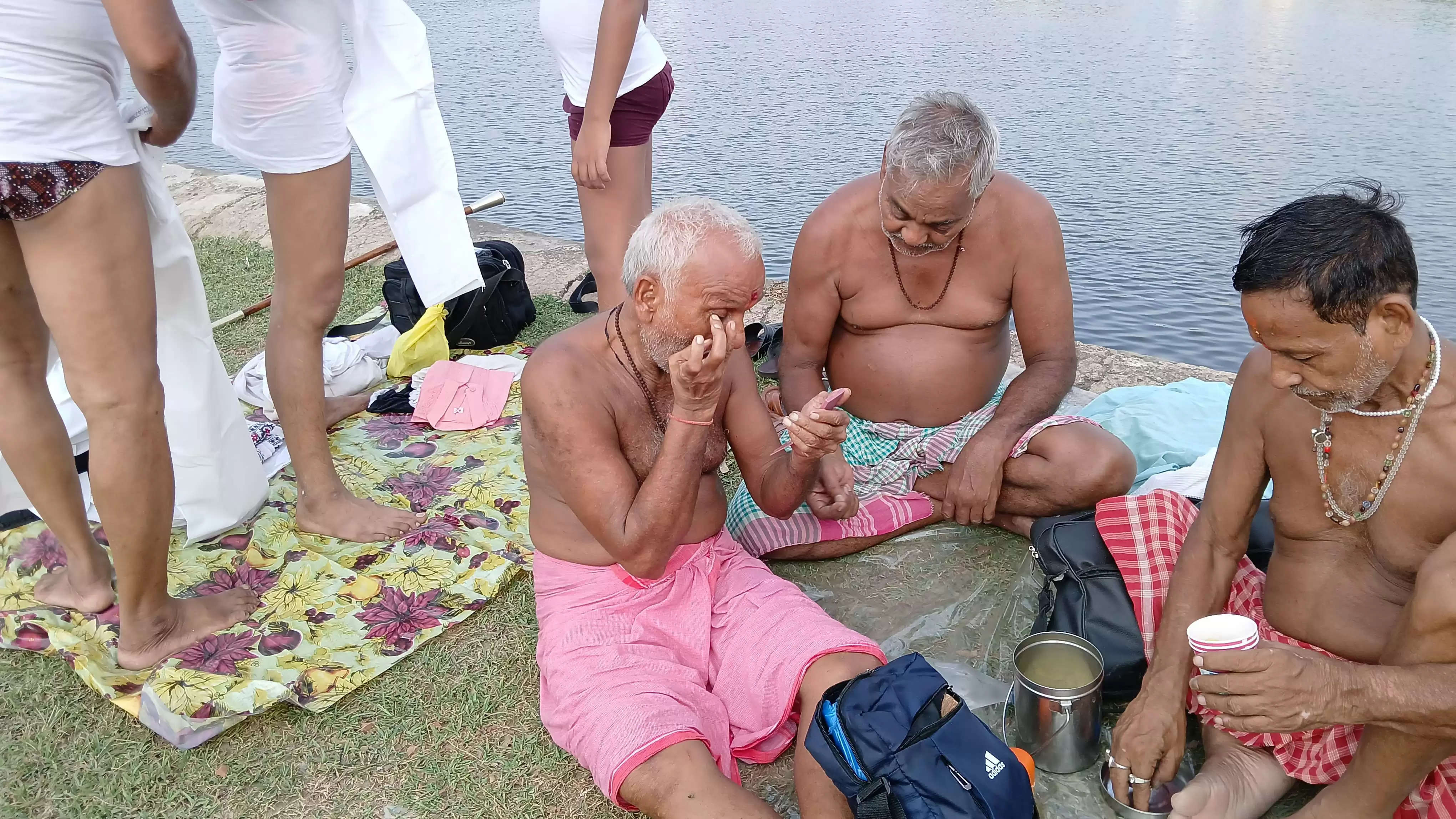 नेमी भक्तों की शाही परंपरा और अनूठी भक्ति का संगम, हाथों में डंड, तन पर पारंपरिक वस्त्र, एक महीने राम के रंग में रंग जाते हैं भक्त