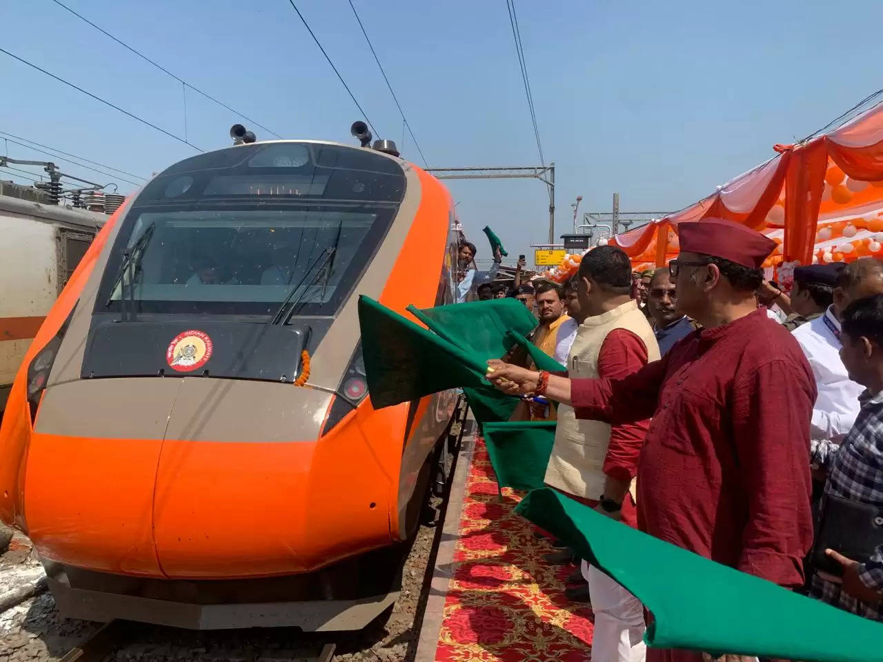 vande bharat train in varanasi