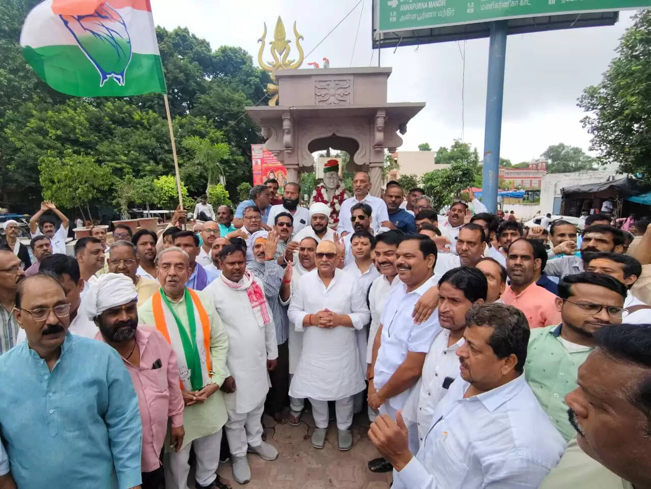  सद्भावना दिवस : वाराणसी में पूर्व पीएम राजीव गांधी को श्रद्धांजलि, 100 वार्ड पदयात्रा शुरू