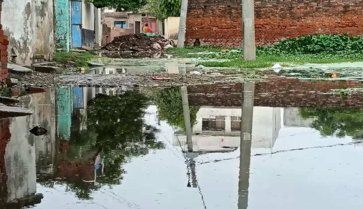 वाराणसी में जलभराव और सीवर समस्या को लेकर सपा नेता अमन यादव का विरोध प्रदर्शन, आंदोलन की चेतावनी