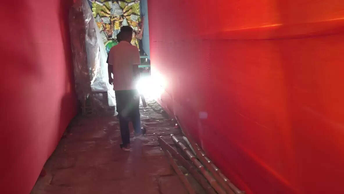 वाराणसी के अर्दली बाजार में कीजिए बाबा पशुपतिनाथ मंदिर का दर्शन, पंडाल का यह अनोखा थीम श्रद्धालुओं के लिए बना विशेष आकर्षण