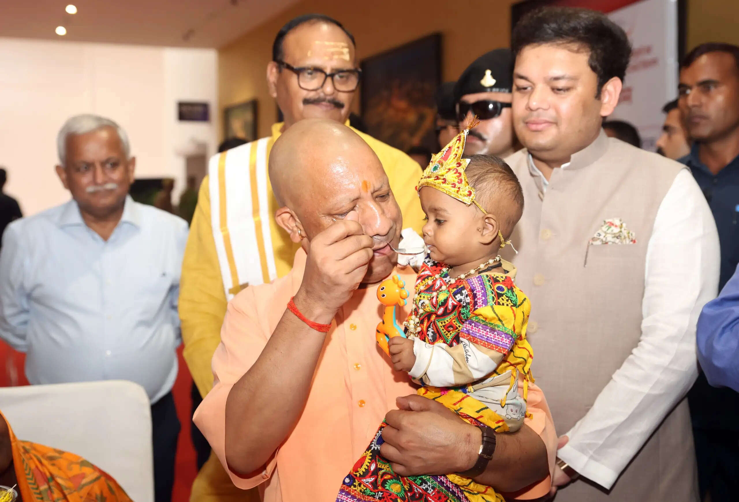 रसोइया सामाजिक सुरक्षा के तहत मुख्यमंत्री योगी के समक्ष हुआ एमओयू