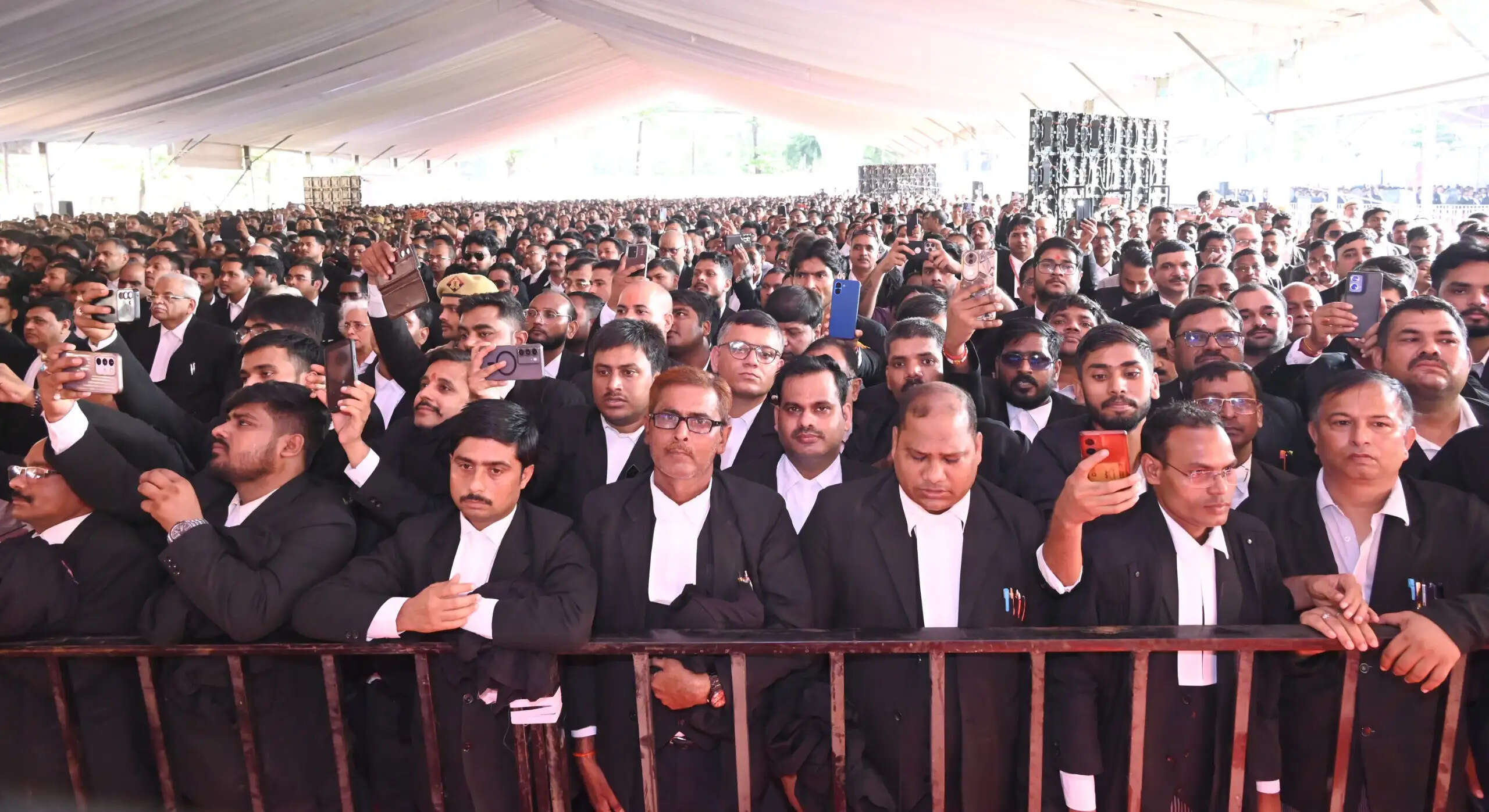 अधिवक्ताओं को सालाना पांच लाख तक कैशलेस मेडिकल इंश्योरेंस, चैंबर में फर्नीचर व उपकरण के लिए शासन करेगा सहयोगः सीएम&nbsp;