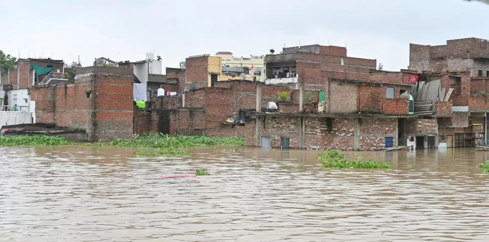 Varanasi flood : बनारस में बाढ़ की आफत, सड़कें और कॉलोनियां पानी-पानी, तस्वीरों में देखिये हालात