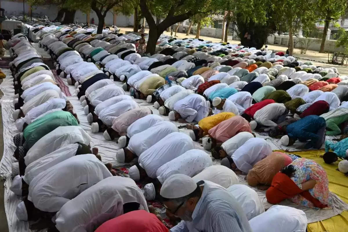 namaz in varanasi