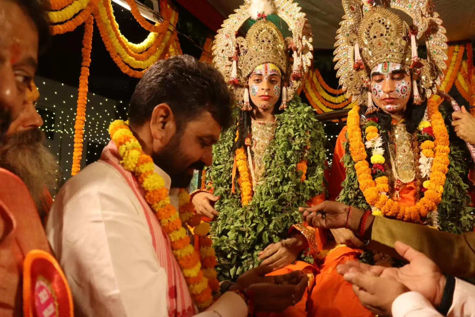 चेतगंज की विश्व प्रसिद्ध नक्क्टैया का आयोजन शुक्रवार की रात किया गया। नक्कटैया में देश भर से आए लाग विमान शामिल हुए। इसमें तरह-तरह की झाकियों ने लोगों का मन मोह लिया। पहलगाम हमले के बाद पाकिस्तान के खिलाफ भारत के ऑपरेशन सिंदूर की झांकी ने लोगों का ध्यान खींचा।