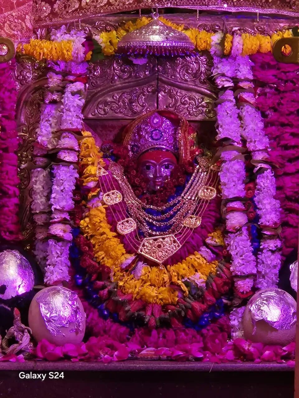 काशीपुरा में माँ शीतला का भव्य वार्षिक श्रृंगार, श्रद्धालुओं की उमड़ी भीड़