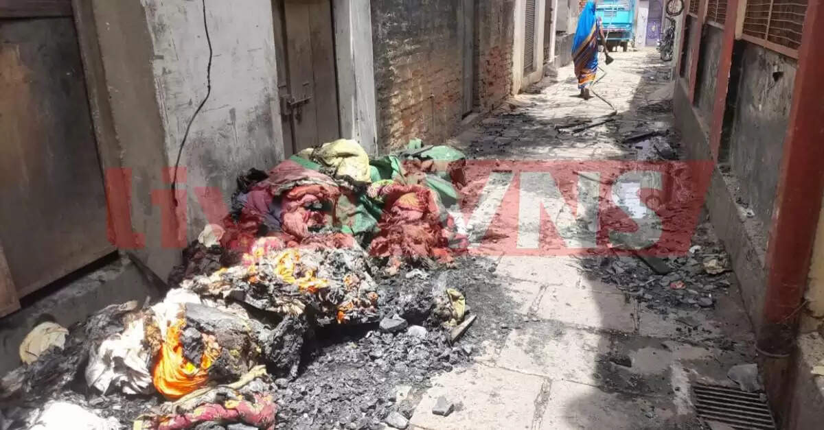 Varanasi Fire breaks out in godown of tent house in Sarayanandan