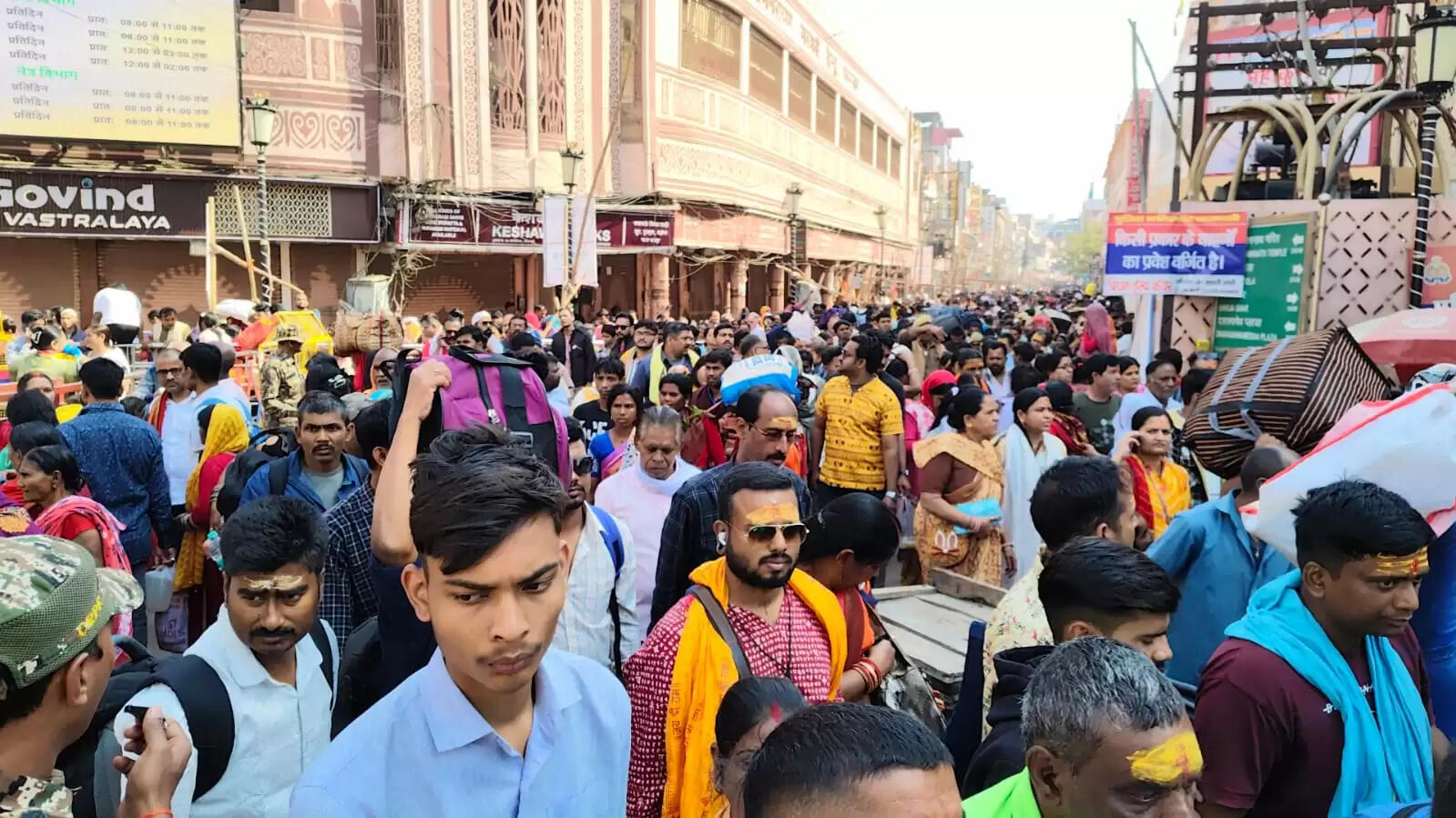 varanasi crowd