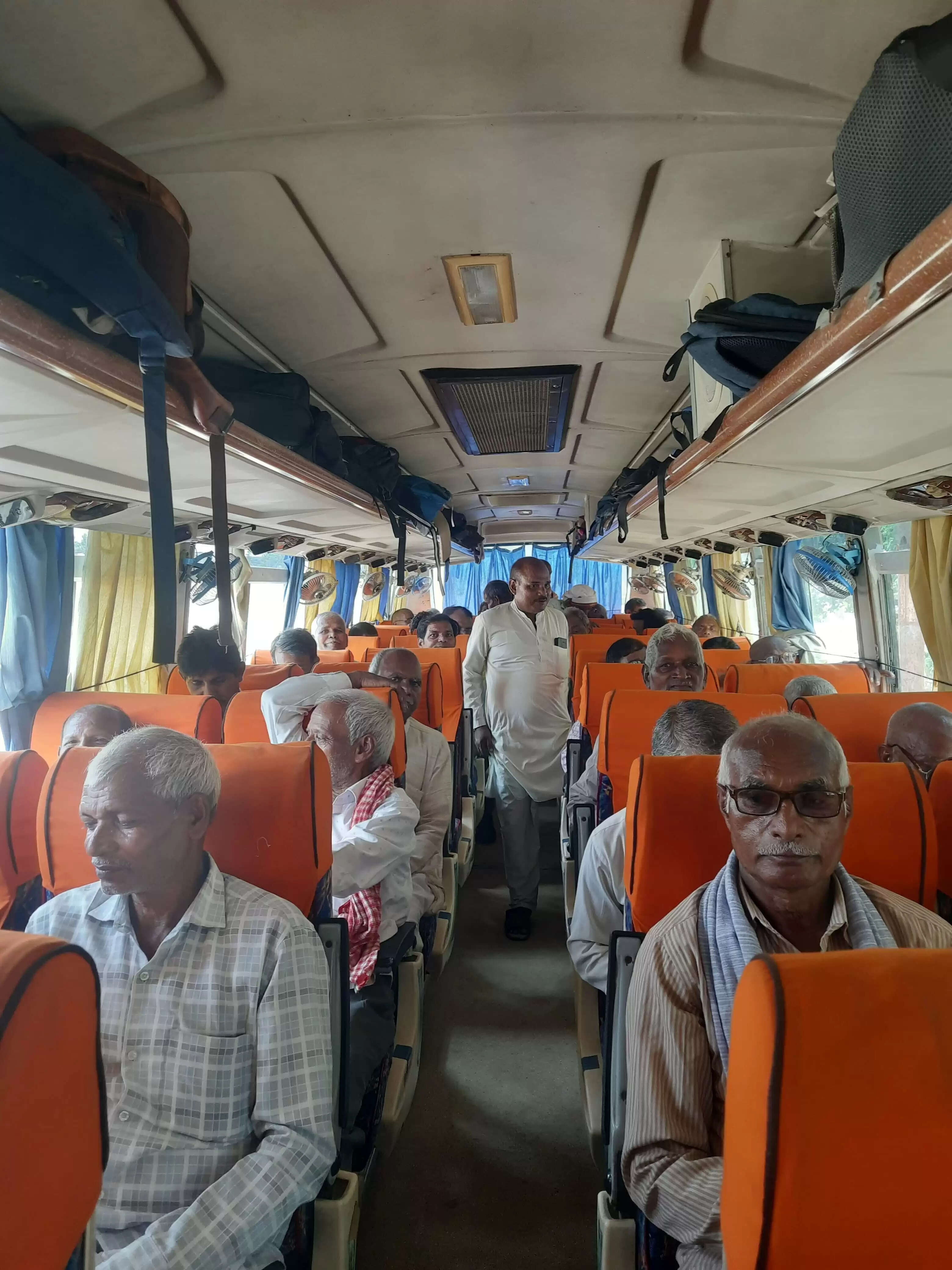 वाराणसी के 50 कृषकों का भ्रमण दल उत्तराखंड के लिए रवाना