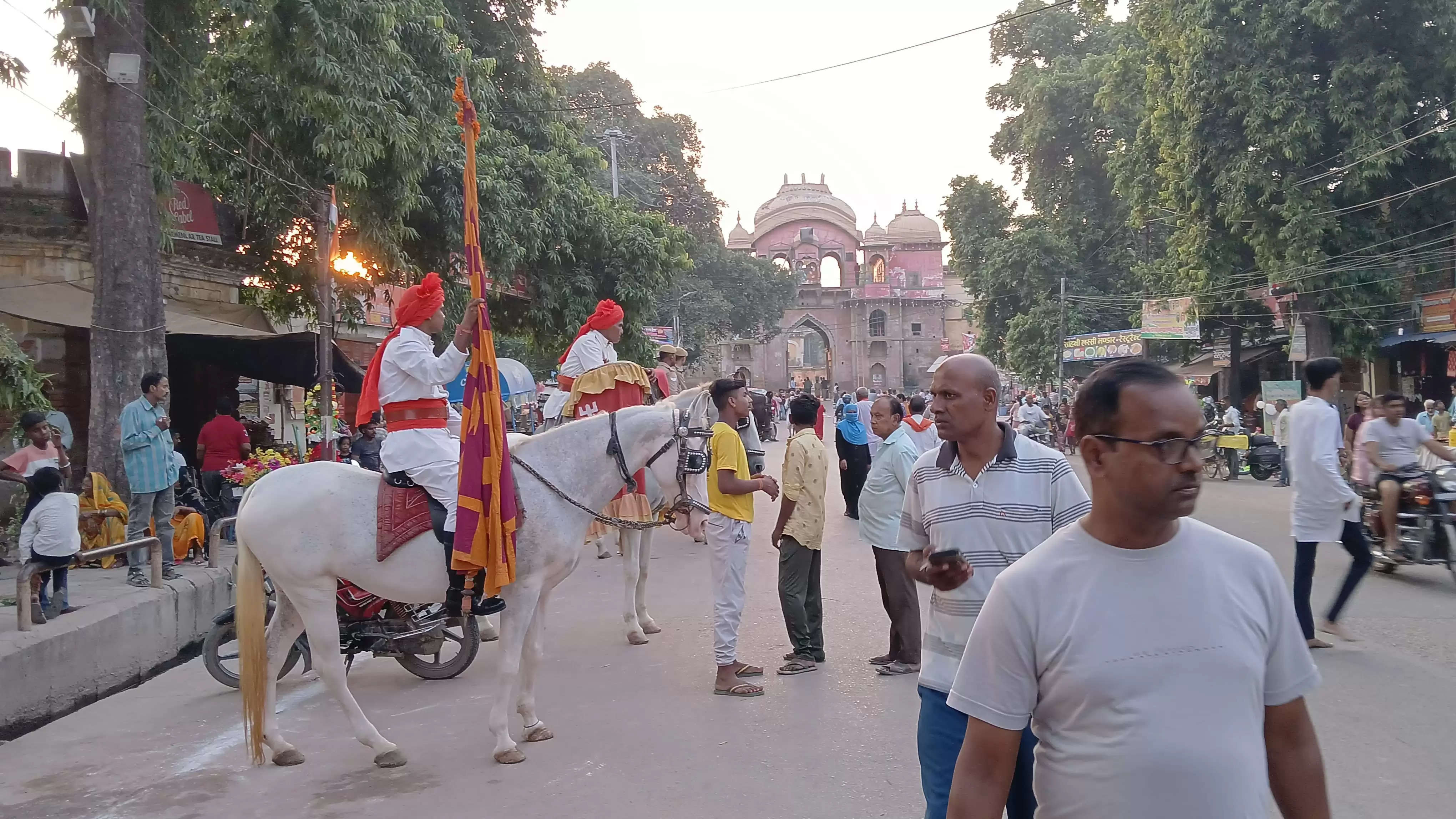 फुलवरिया में भरत मिलाप की भव्य शोभायात्रा, कैबिनेट मंत्री अनिल राजभर ने आपसी प्रेम और भाईचारे का किया आह्वान  https://livevns.news/Varanasi/cid15530083.htm  अपने शहर से लेकर देश-दुनिया, खेल, धर्म, आध्यात्म, राशिफल, पञ्चाङ्ग तथा फ़िल्म और व्यापार जगत की ताजा-तरीन खबरों को पढ़ने के लिए अभी डाउनलोड करें Live VNS का ऑफिशियल एंड्रॉएड ऐप।  http://play.google.com/store/apps/details?id=in.livevns.app.native