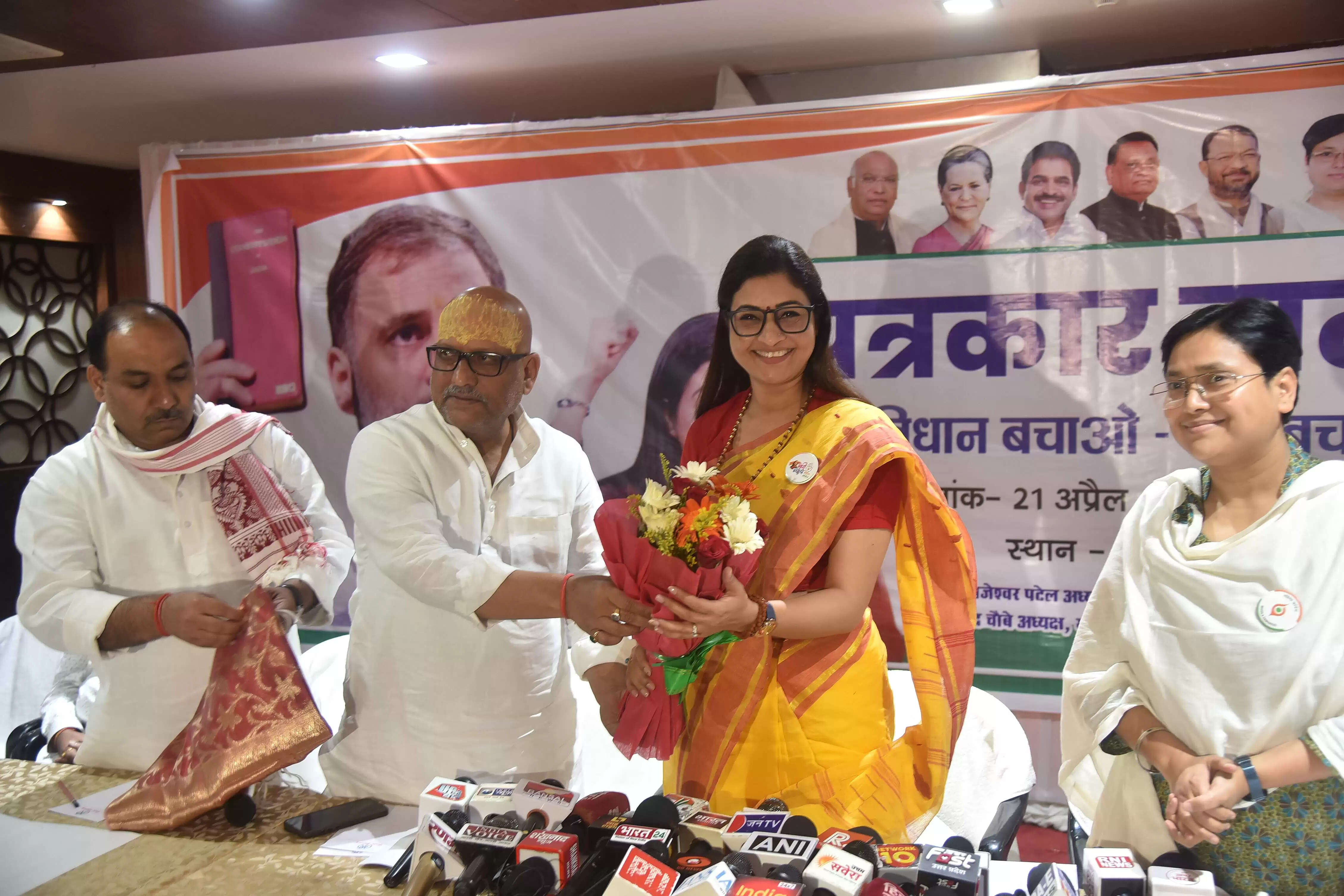 कांग्रेस का भाजपा पर प्रहार, वॉशिंग मशीन के साथ बीजेपी नेताओं का पोस्टर, अल्का लांबा बोलीं, बीजेपी का वसूली विभाग है ईडी