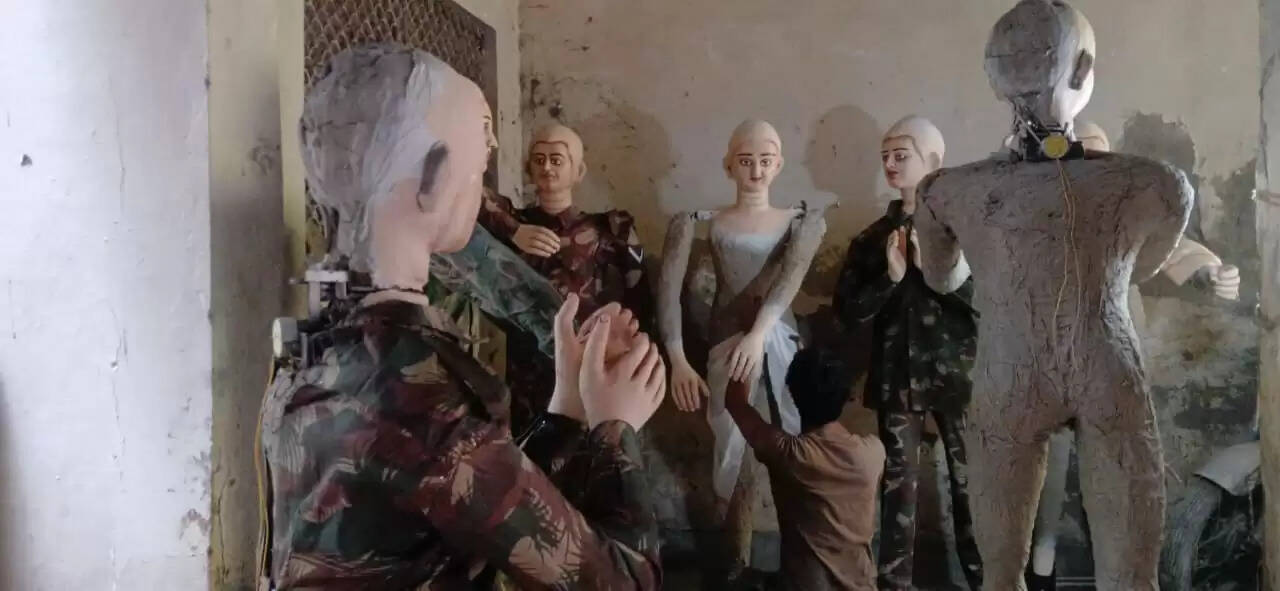 देश के हर सैनिक के पीछे है मां दुर्गा का बल, काशी के प्रख्यात मूर्तिकार ने बनाई 'ऑपरेशन सिंदूर' को समर्पित शहर की सबसे खास प्रतिमा