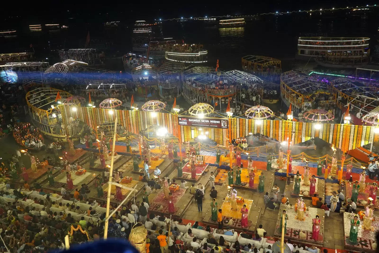 ऑपरेशन सिंदूर को समर्पित रही मां गंगा की महाआरती, 51 हजार दीपों की आभा से जगमगाया दशाश्वमेध घाट, आध्यात्म और राष्ट्रभक्ति का दिखा संगम