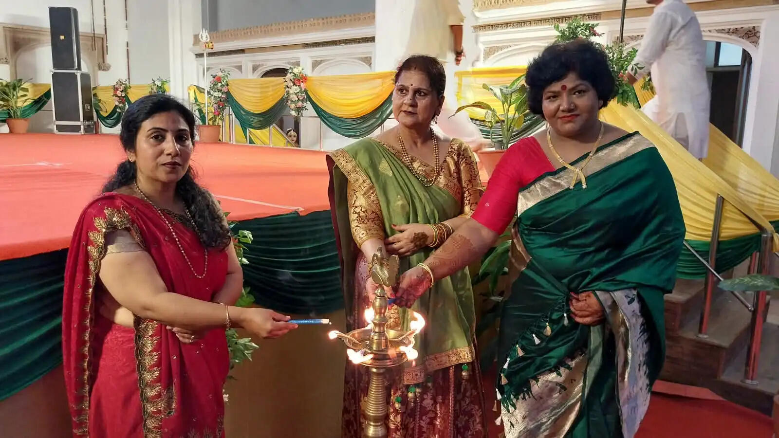 ​जलकल विभाग ने दिया सात दिन का सीवर लाइन पर अवैध कब्जा हटाने का अल्टीमेटम  -​नावेद कॉम्प्लेक्स को गिराना होगा सीवर लाइन के ऊपर बना अवैध निर्माण, नोटिस जारी  -​अधिशासी अभियंता ने दी चेतावनी, स्वयं न हटाने पर नगर निगम करेगा बुलडोजर कार्रवाई 