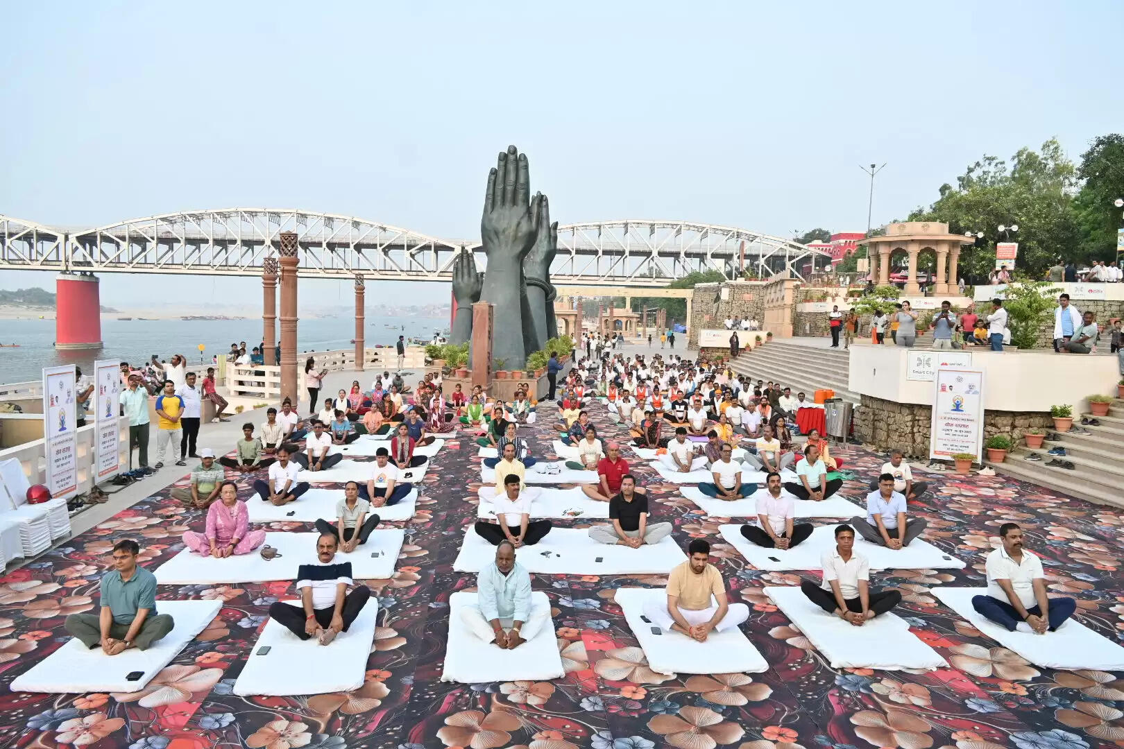 वाराणसी में साप्ताहिक योग महोत्सव, नमो घाट से विश्व को दिया योग से निरोग का संदेश