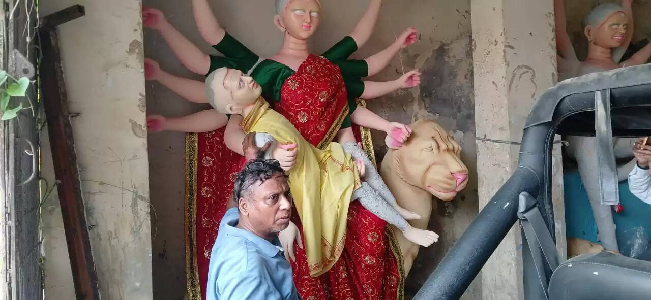 देश के हर सैनिक के पीछे है मां दुर्गा का बल, काशी के प्रख्यात मूर्तिकार ने बनाई 'ऑपरेशन सिंदूर' को समर्पित शहर की सबसे खास प्रतिमा