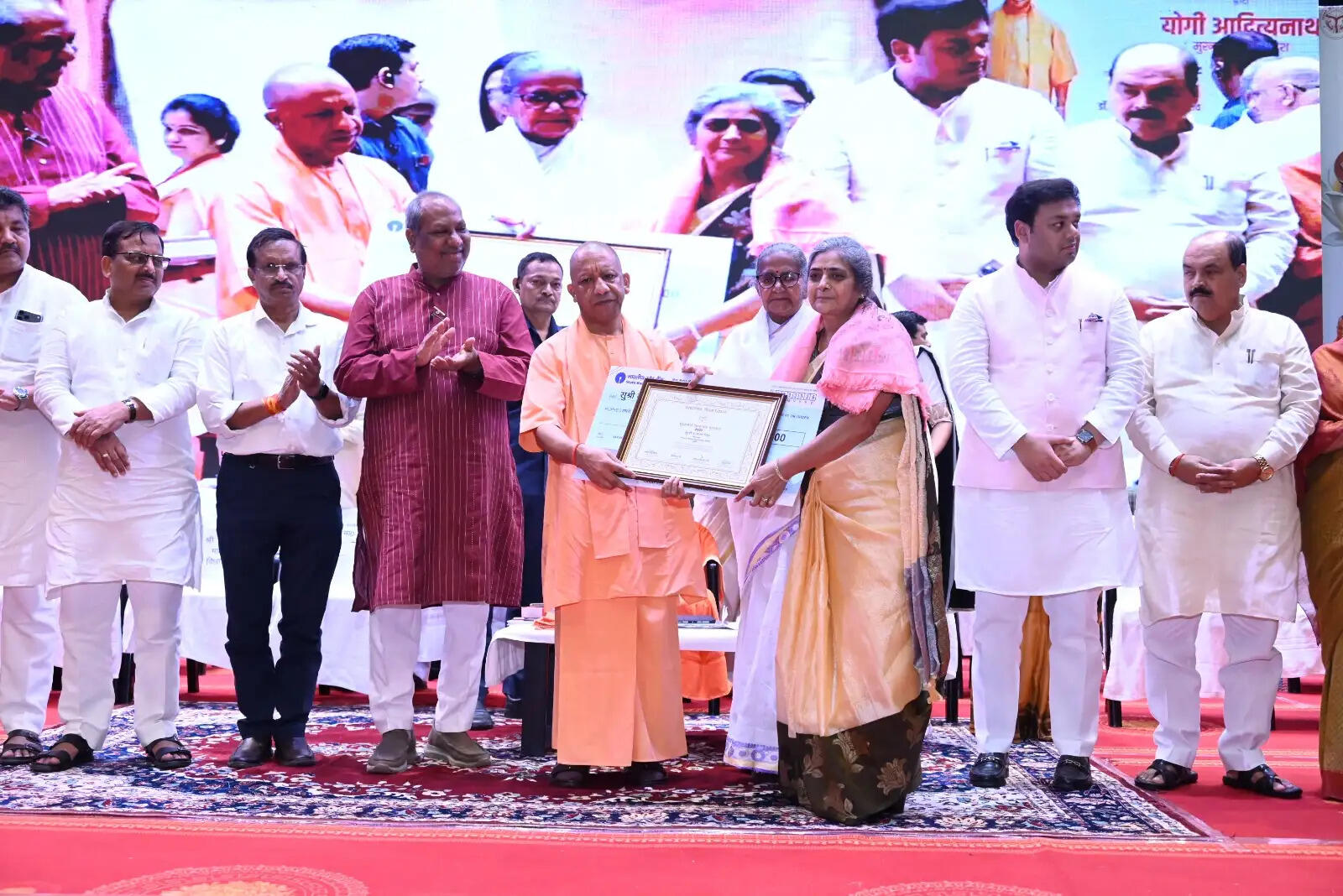 शिक्षा में राजनीति का कोई स्थान नहीं: सीएम योगी