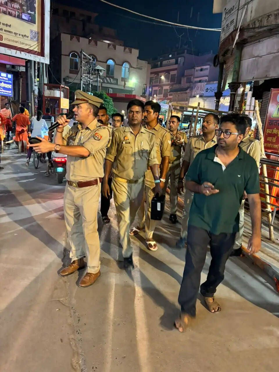 वाराणसी की हर महत्वपूर्ण खबर पढ़ने के लिए अभी फॉलो करें Live VNS का ऑफिशियल वाट्सऐप पेज 👇👇 https://whatsapp.com/channel/0029VaAPWex65yD2LWG35A25 Live VNS - भरोसा 1 दशक से लाखों बनारसियों का - बनारस की बात, बनारस के साथ अपने शहर के लेकर देश-दुनिया, खेल, धर्म, आध्यात्म, राशिफल, पञ्चाङ्ग तथा फ़िल्म और व्यापार जगत की ताजा-तरीन खबरों को पढ़ने के लिए अभी डाउनलोड करें Live VNS का ऑफिशियल एंड्रॉएड ऐप। http://play.google.com/store/apps/details?id=in.livevns.app.native