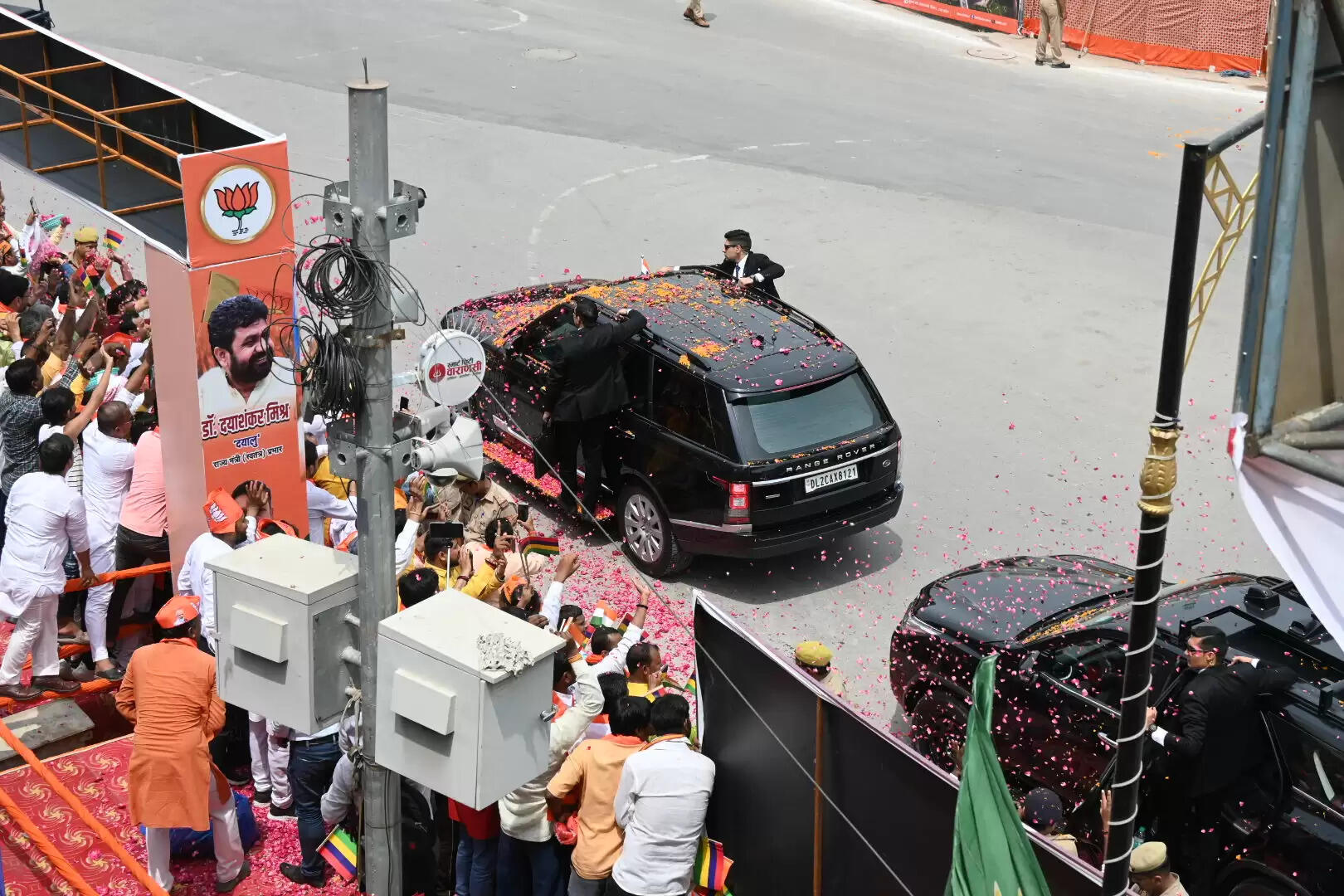 काशी में मोदी का भव्य स्वागतदेखिये तस्वीरें