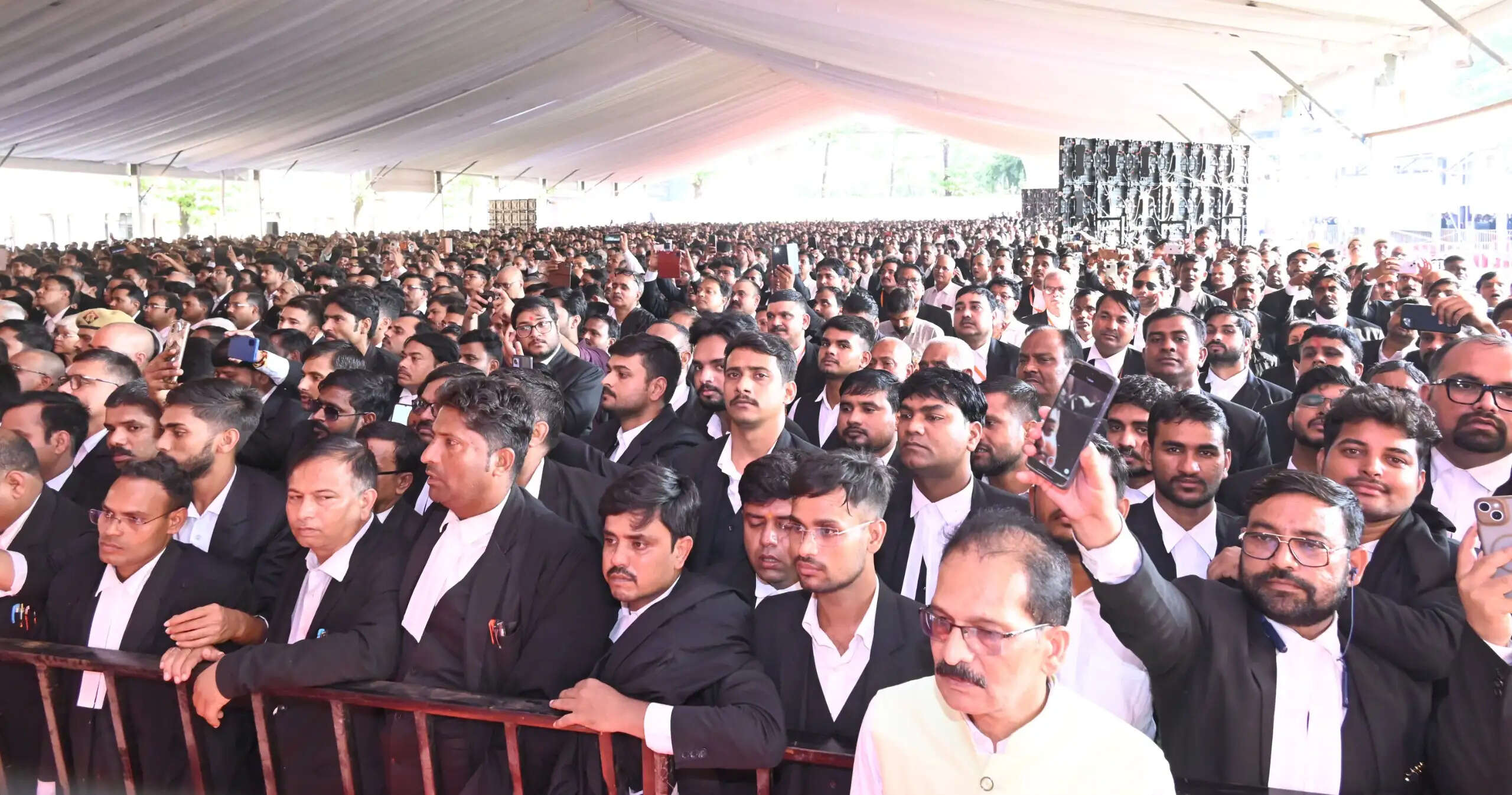 अधिवक्ताओं को सालाना पांच लाख तक कैशलेस मेडिकल इंश्योरेंस, चैंबर में फर्नीचर व उपकरण के लिए शासन करेगा सहयोगः सीएम&nbsp;