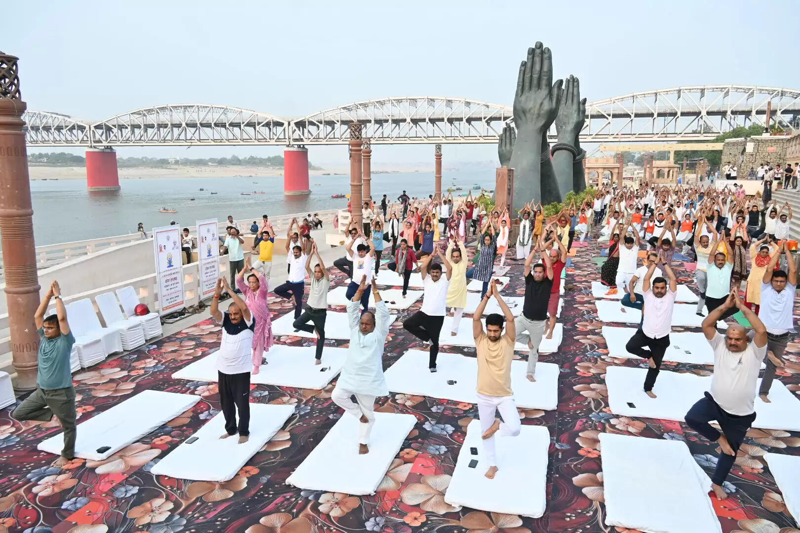 वाराणसी में साप्ताहिक योग महोत्सव, नमो घाट से विश्व को दिया योग से निरोग का संदेश