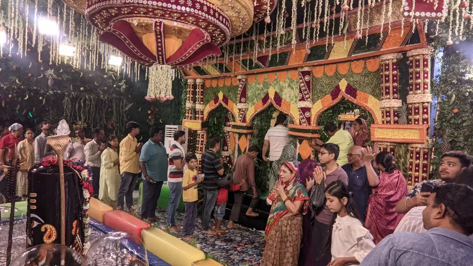 वाराणसी: बटुक भैरव मंदिर में धूमधाम से संपन्न हुआ वार्षिक हरियाली एवं जल बिहार श्रृंगार