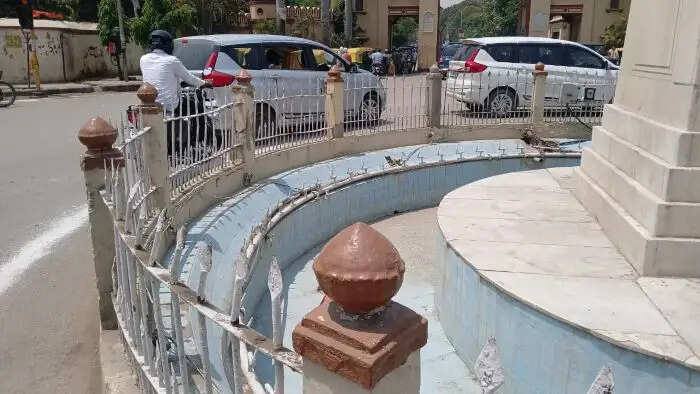 1223