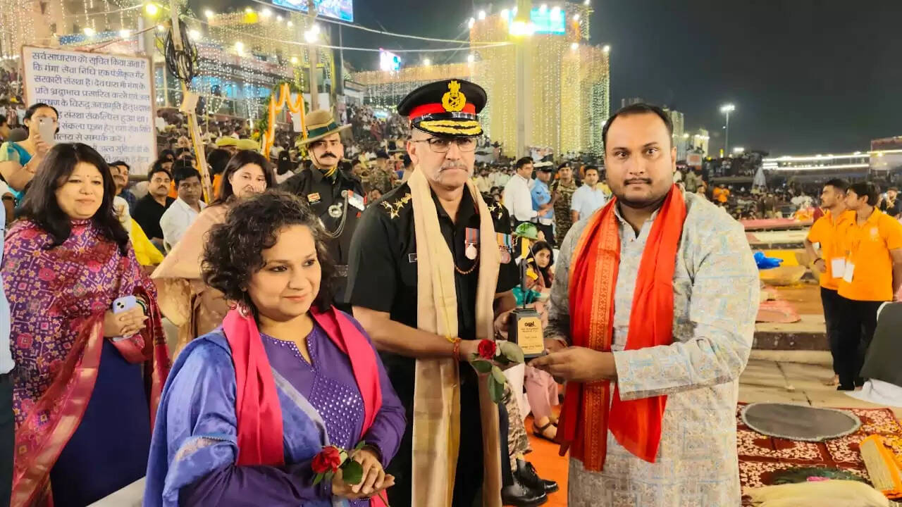 ऑपरेशन सिंदूर को समर्पित रही मां गंगा की महाआरती, 51 हजार दीपों की आभा से जगमगाया दशाश्वमेध घाट, आध्यात्म और राष्ट्रभक्ति का दिखा संगम