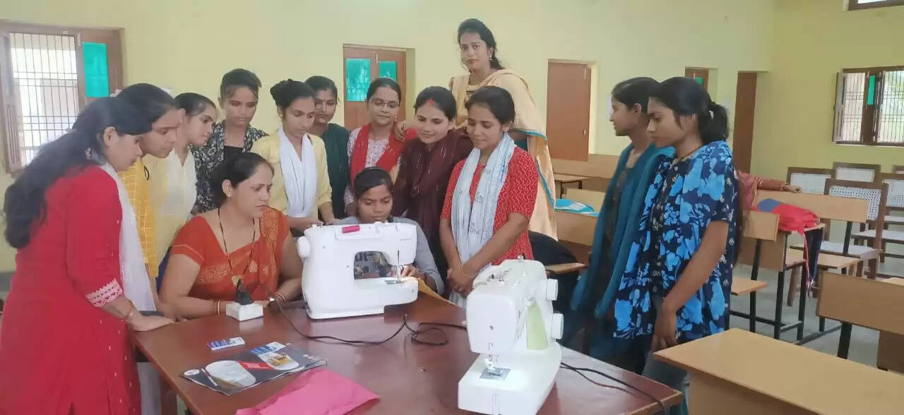 काशी हिन्दू विश्वविद्यालय में महिलाओं के लिए डिजिटल सिलाई मशीन प्रशिक्षण कार्यशाला का आयोजन