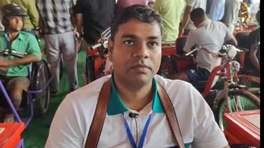 दिव्यांगजनों एवं वृद्धों के चेहरे पर आई मुस्कान 