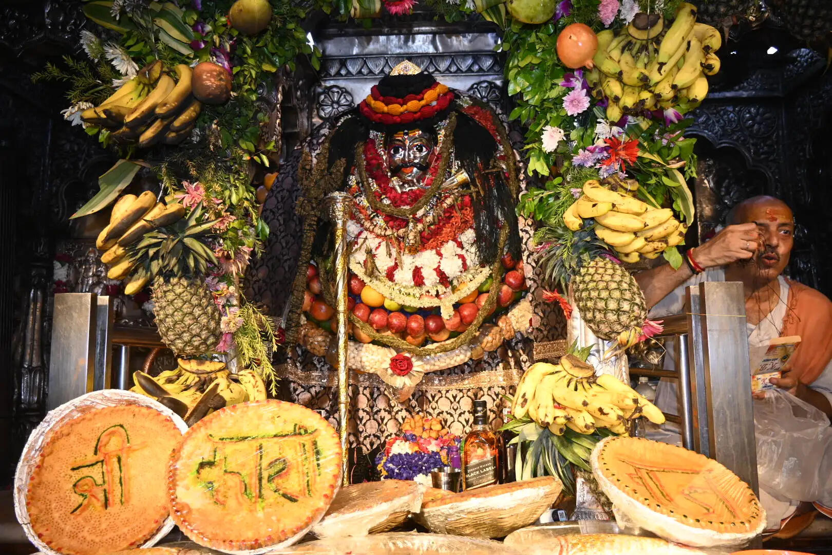 काशी कोतवाल बाबा कालभैरव का भव्य हिम श्रृंगार