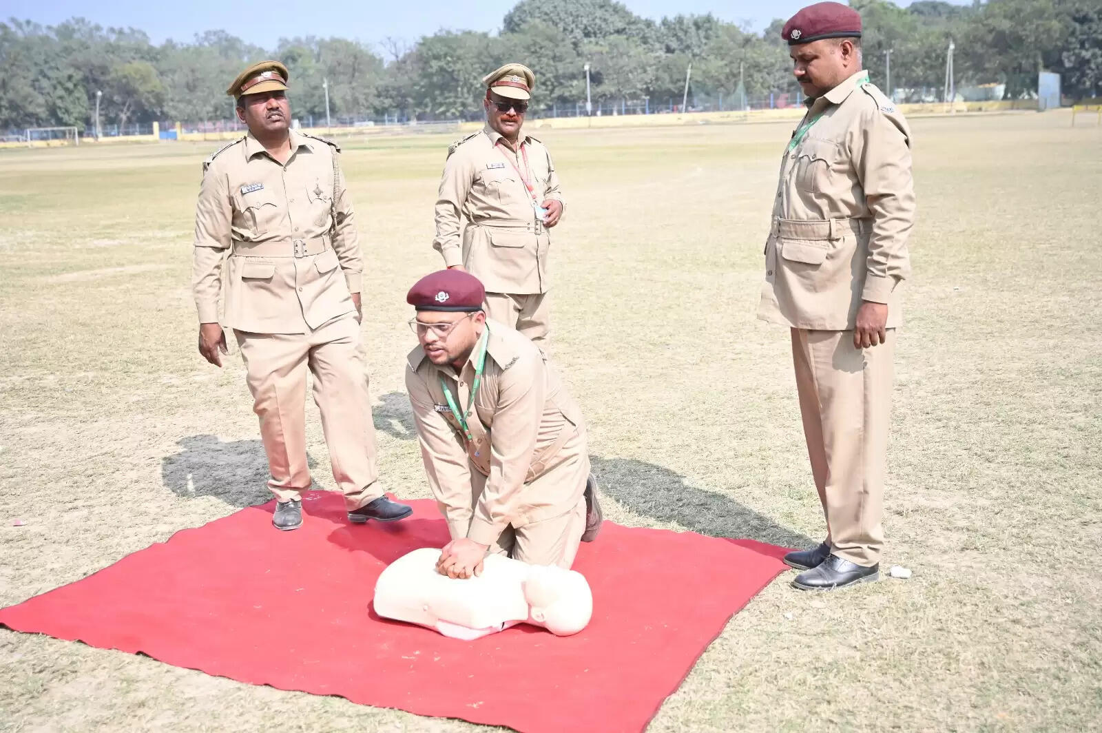 बनारस रेल इंजन कारखाना स्थित सेंट जॉन्स एंबुलेंस ब्रिगेड का वार्षिक निरीक्षण समारोह बुधवार, 05 फरवरी 2026 को बरेका के केंद्रीय खेलकूद मैदान में सफलतापूर्वक आयोजित किया गया।कार्यक्रम की शुरुआत मुख्य अतिथि डॉ. देवेश कुमार द्वारा ध्वजारोहण के साथ हुई। इसके बाद उन्होंने कोर कमांडर राजकुमार पटेल के मार्गदर्शन में ब्रिगेड की भव्य परेड का निरीक्षण किया।