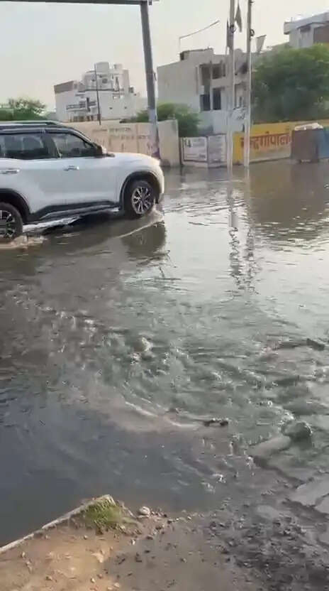 गंदगी और बदबू से लोग बेहाल