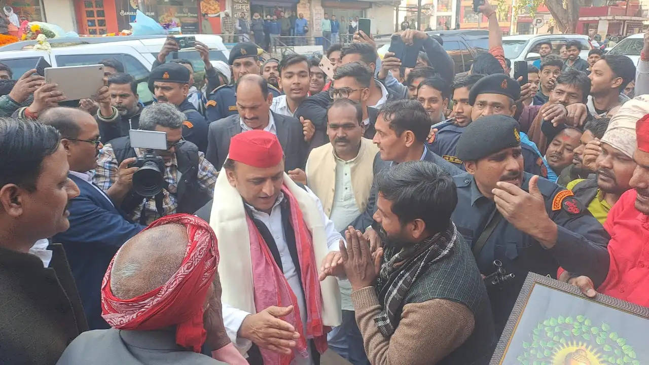 akhilesh yadav in varanasi