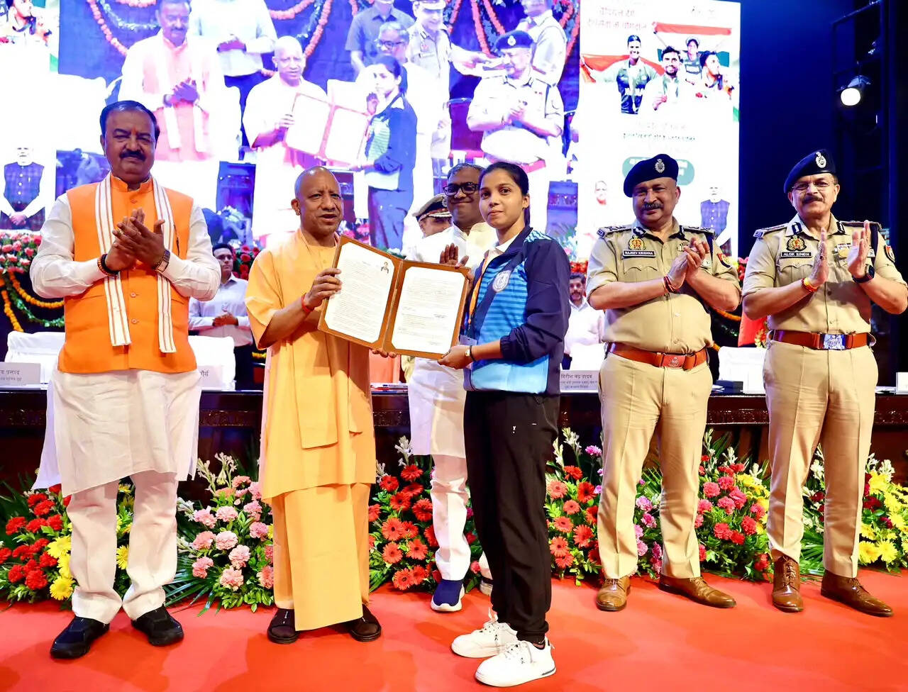 एक लाख नौकरियों के लक्ष्य को मिली रफ्तार, शिक्षा में 17 हजार से अधिक पदों पर भर्ती