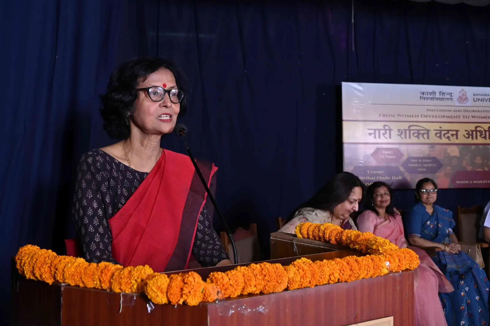 Banaras Hindu University के महिला महाविद्यालय स्थित सावित्री बाई फुले सभागार में ‘नारी शक्ति वंदन अधिनियम 2023’ विषय पर एक विस्तृत परिचर्चा एवं विचार-विमर्श कार्यक्रम का आयोजन किया गया। इस अवसर पर विश्वविद्यालय के शीर्ष अधिकारियों, शिक्षाविदों एवं सामाजिक संगठनों के प्रतिनिधियों ने भाग लेते हुए राष्ट्र निर्माण और नीति-निर्धारण में महिलाओं की प्रभावी भागीदारी पर गहन मंथन किया।