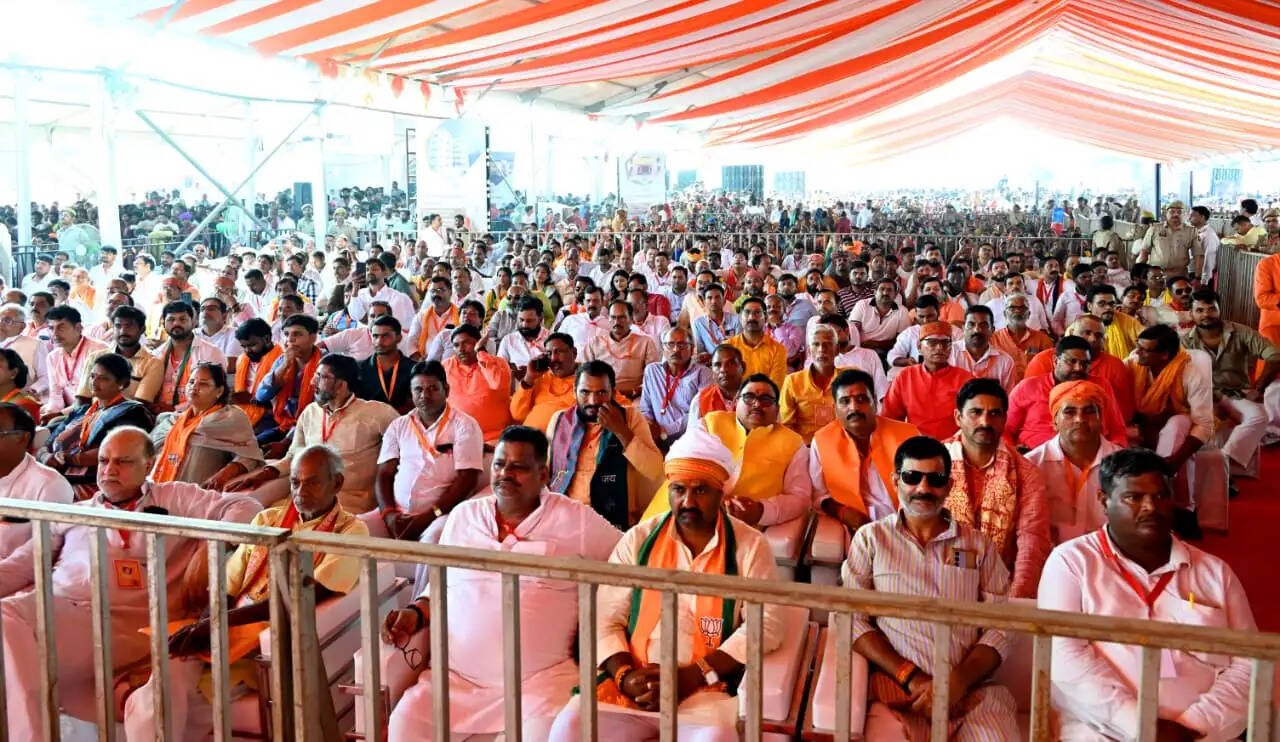 अब प्रदेश से पलायन नहीं होता, अपनी माटी में हुनर दिखा रहे कारीगर: मुख्यमंत्री