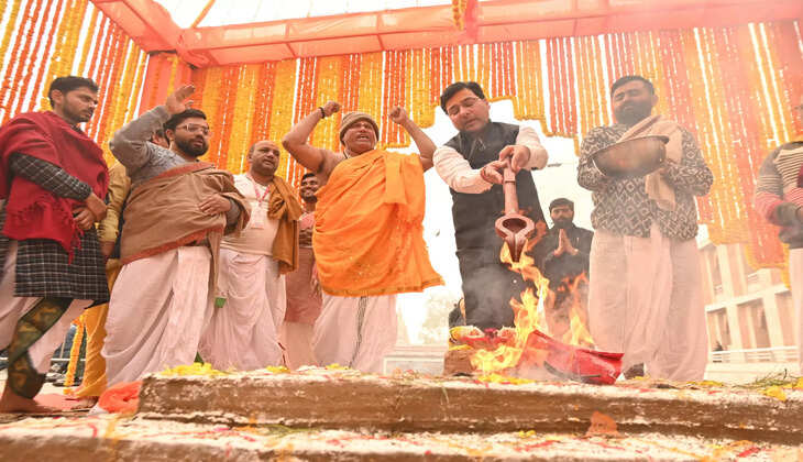 काशी विश्वनाथ धाम की चौथी वर्षगांठ पर विशेष हवन–पूजन, वैदिक मंत्रोच्चार के बीच संपन्न हुआ धार्मिक अनुष्ठान