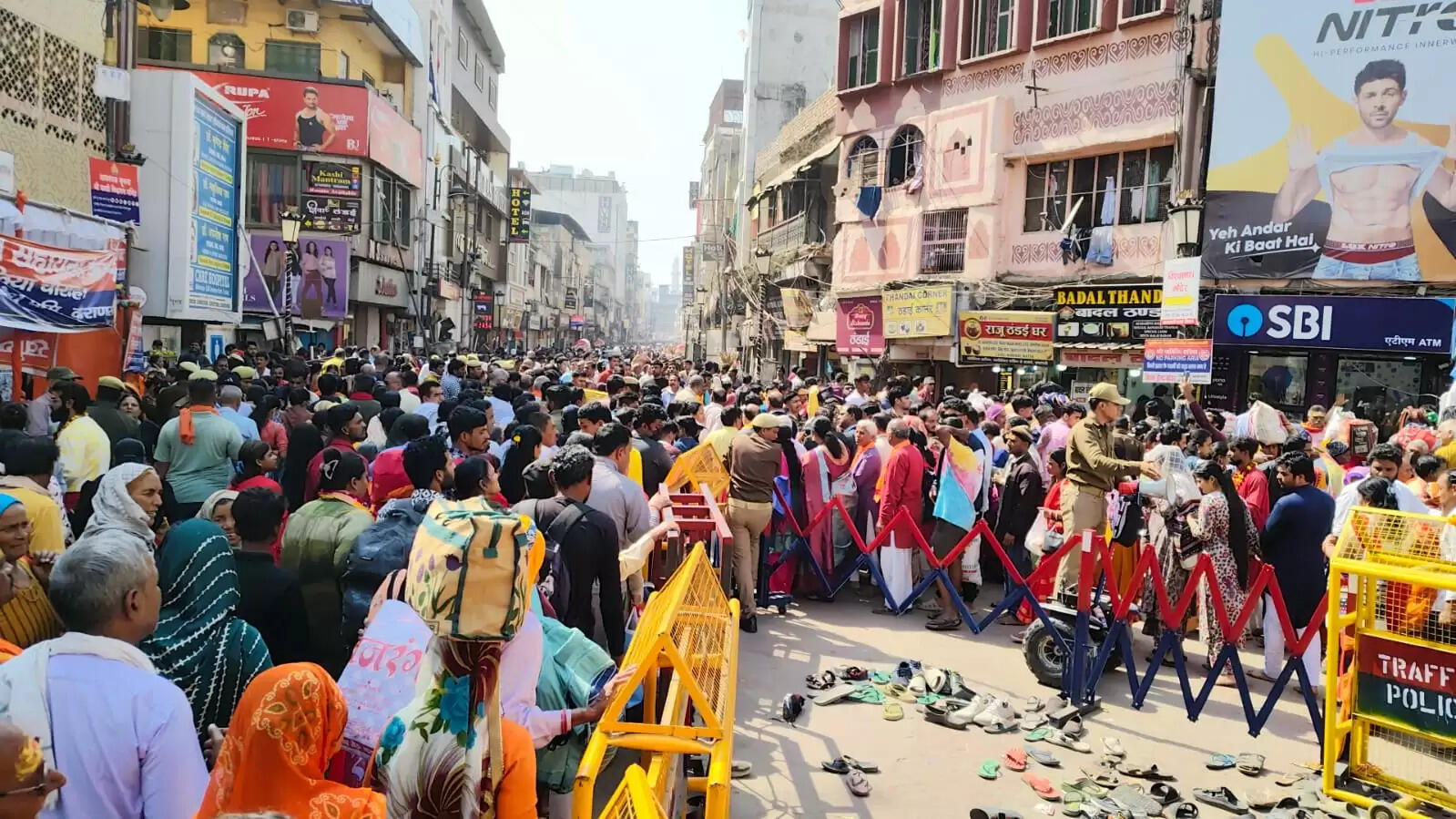 varanasi crowd