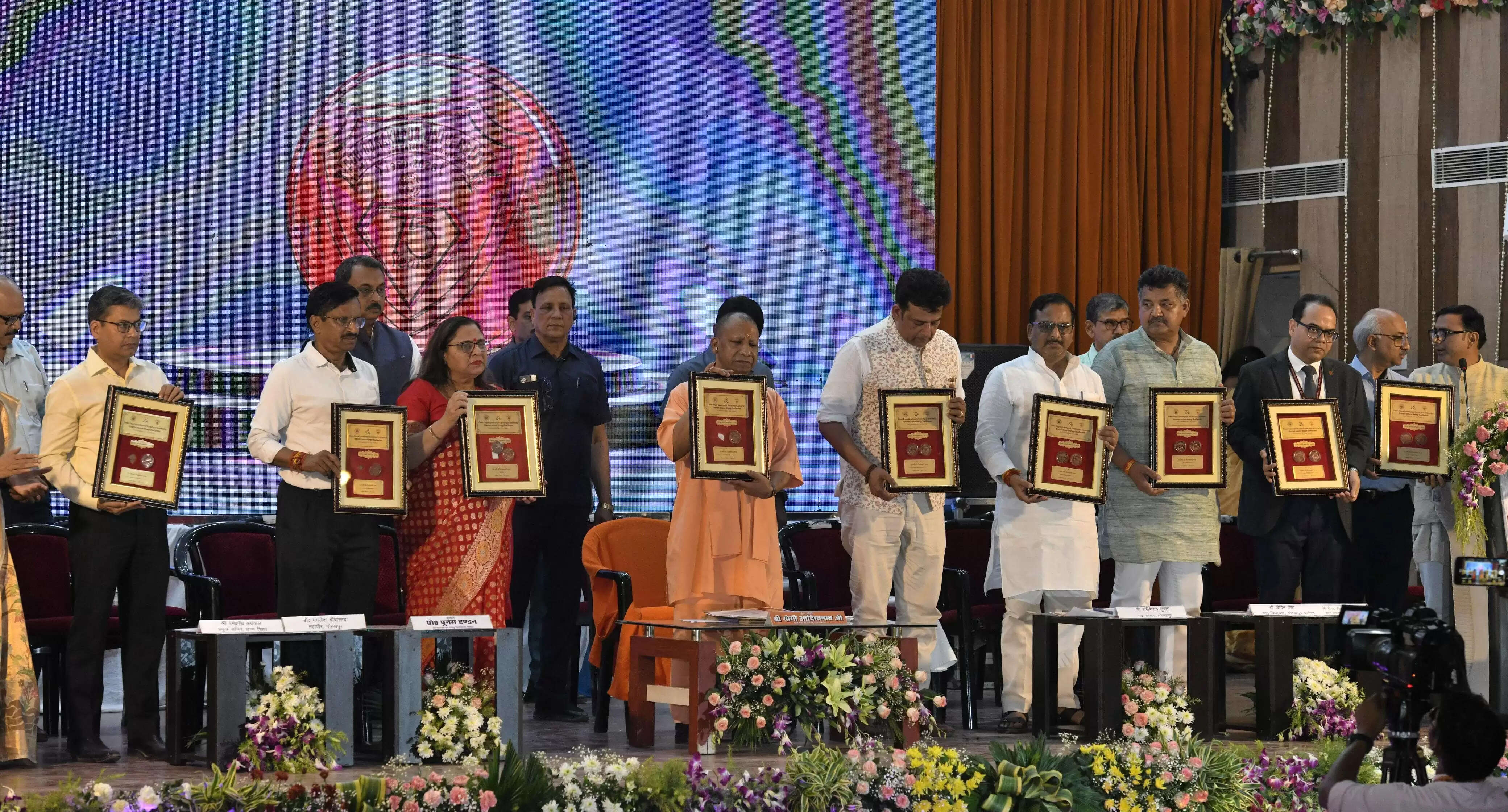 ग्लोबल रैंकिंग हासिल करने की कार्ययोजना बनाए गोरखपुर विश्वविद्यालय : सीएम योगी