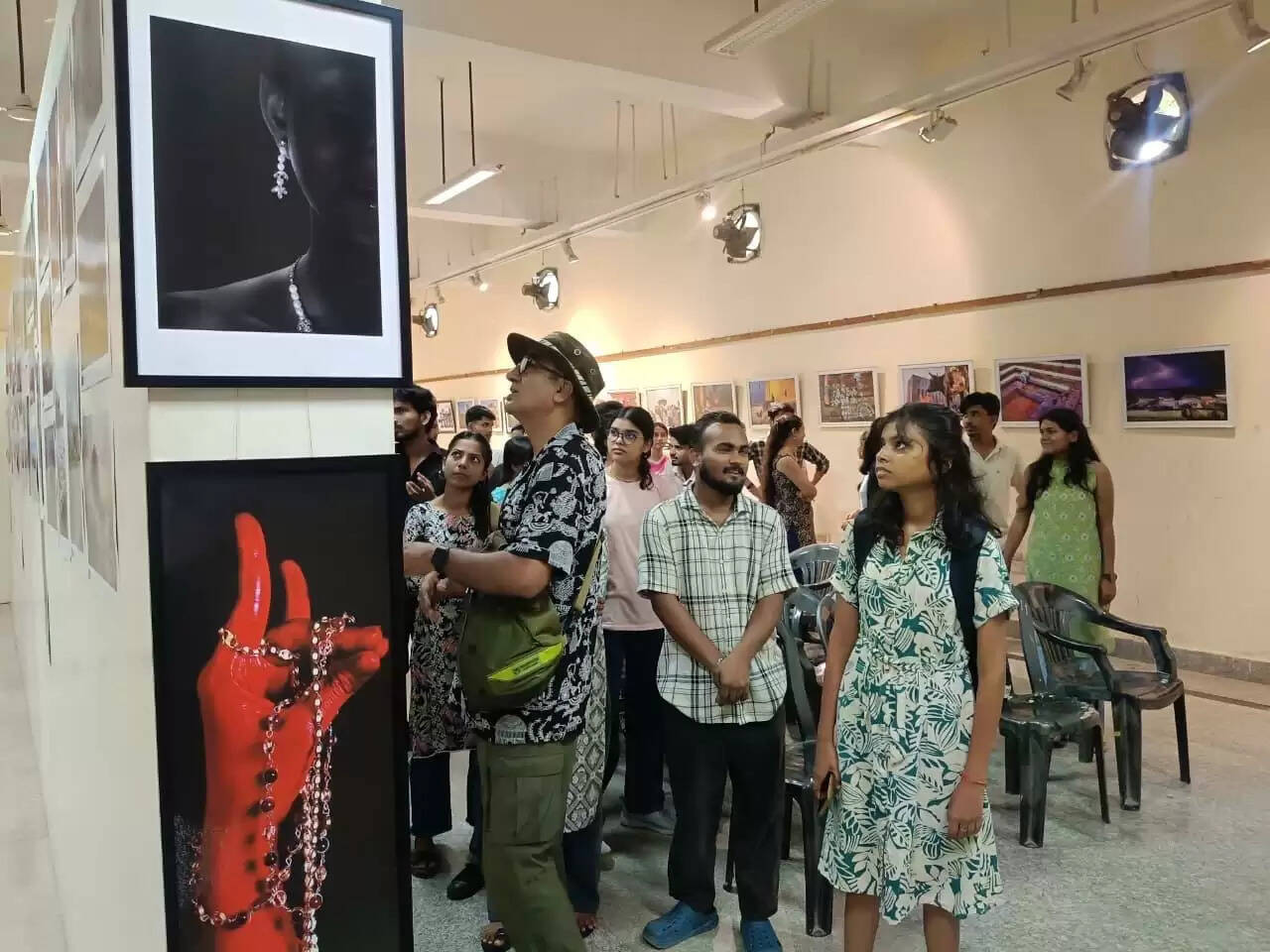  विश्व फोटोग्राफी दिवस के अवसर पर बनारस हिंदू विश्वविद्यालय (बीएचयू) के दृश्य कला संकाय द्वारा आयोजित 