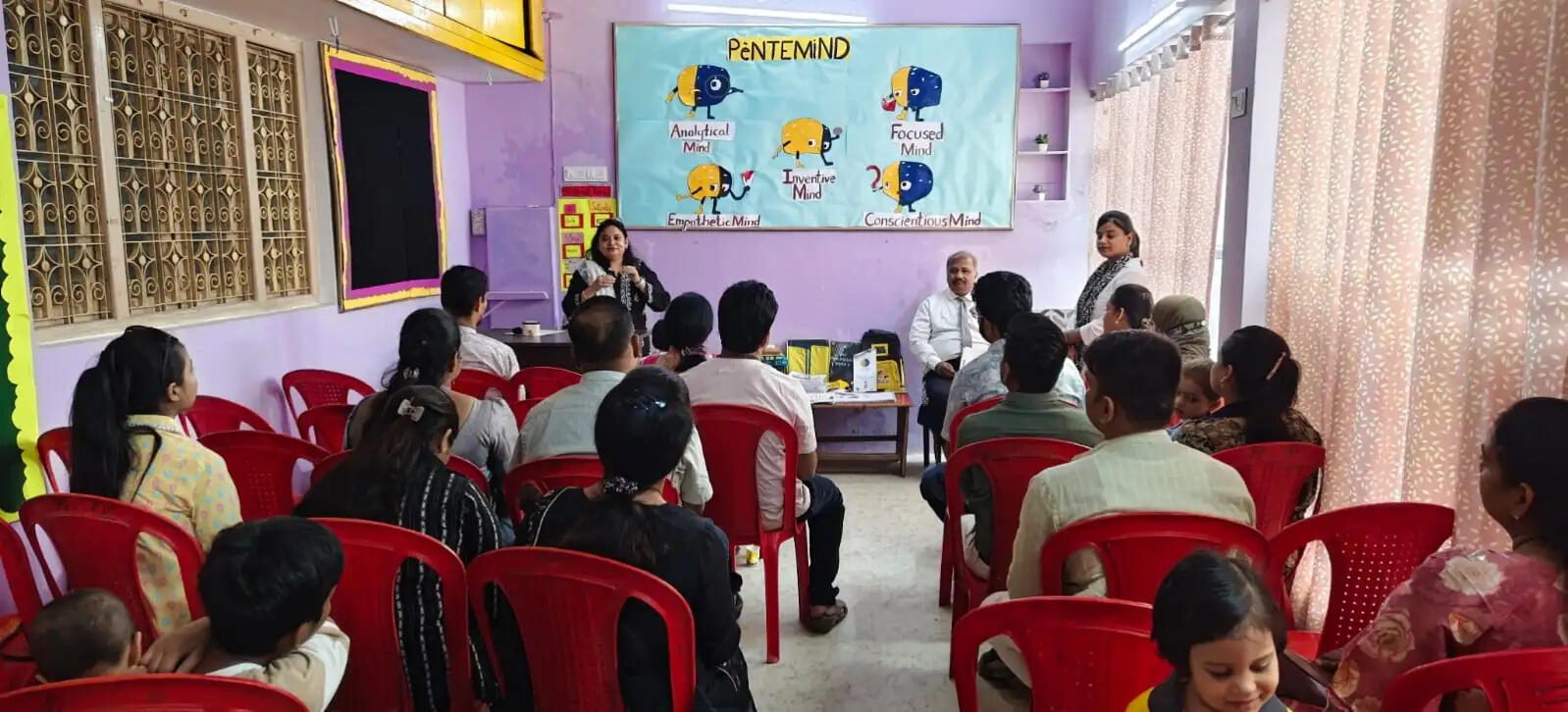 शिक्षा और संस्कार का 16 साल का सफर, किड्ज़ी सेंट्रल के अभिभावक अभिविन्यास में दिखी झलक