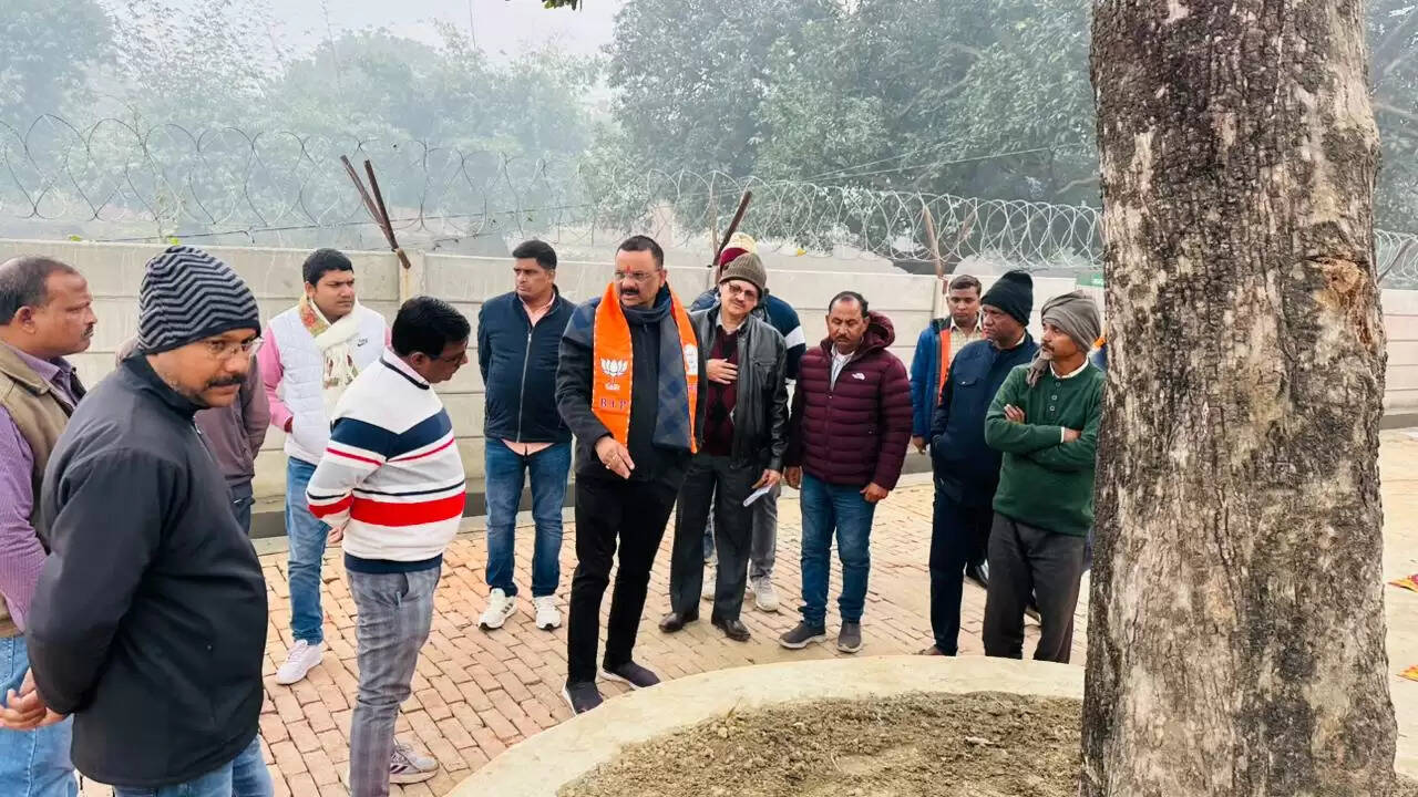 &nbsp;लालपुरऔर पिसौर को मिलेगी बदहाल सड़कों और जलभराव से राहत, महापौर ने 7.47 करोड़ की परियोजनाओं का किया शिलान्यास