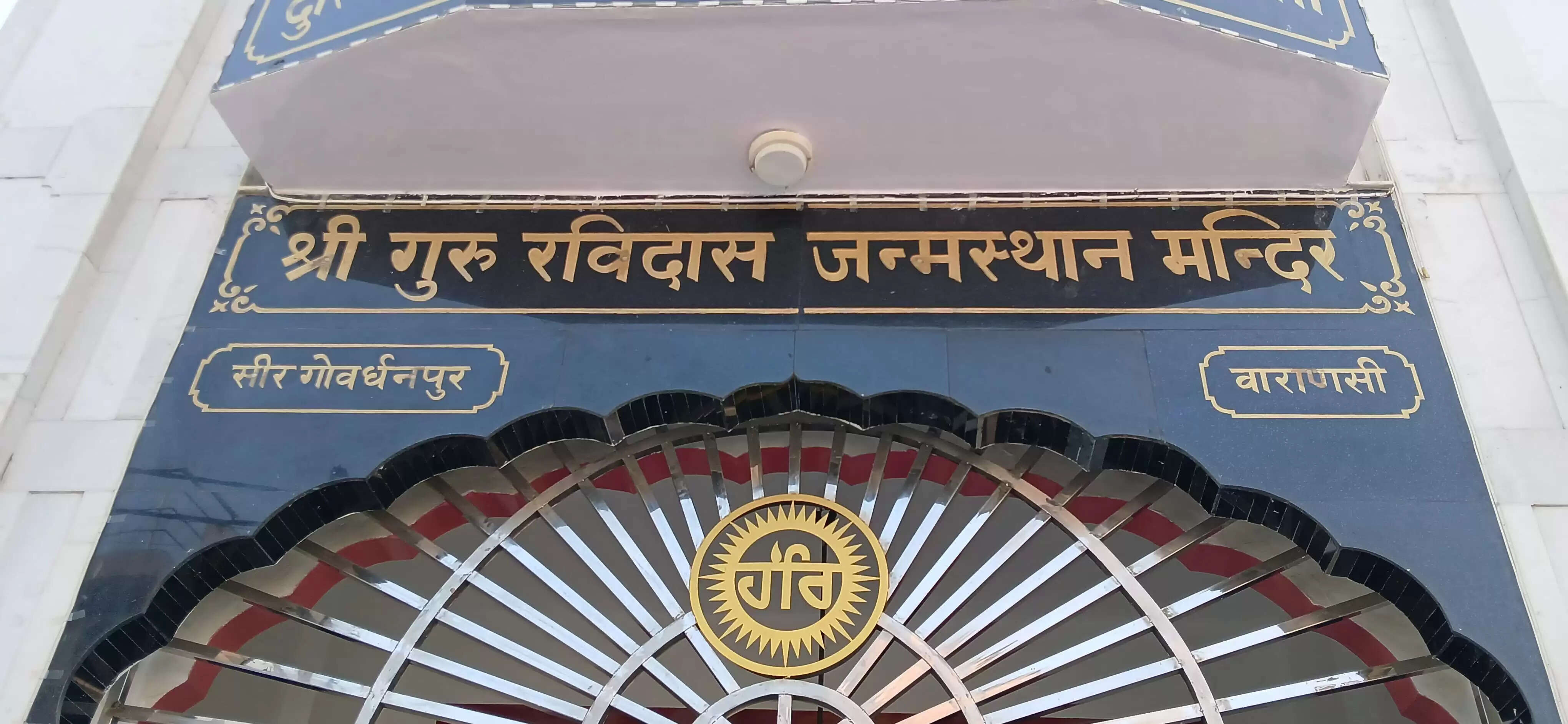 अपने शहर के लेकर देश-दुनिया, खेल, धर्म, आध्यात्म, राशिफल, पञ्चाङ्ग तथा फ़िल्म और व्यापार जगत की ताजा-तरीन खबरों को पढ़ने के लिए अभी डाउनलोड करें Live VNS का ऑफिशियल एंड्रॉएड ऐप।  http://play.google.com/store/apps/details?id=in.livevns.app.native