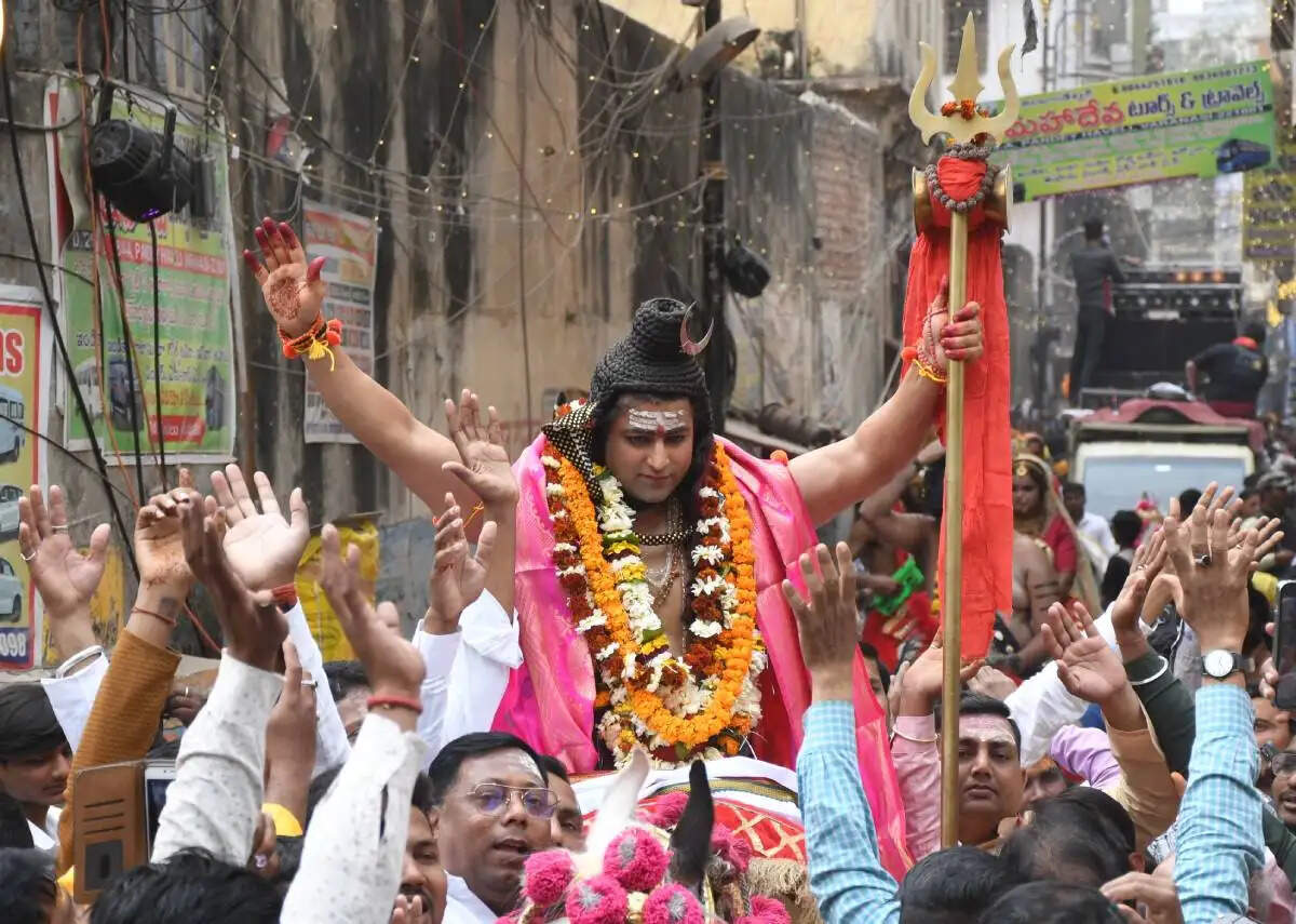 चांदपुर में बन्दूक से गोलियां चलाई, अस्पताल ले गई पुलिस